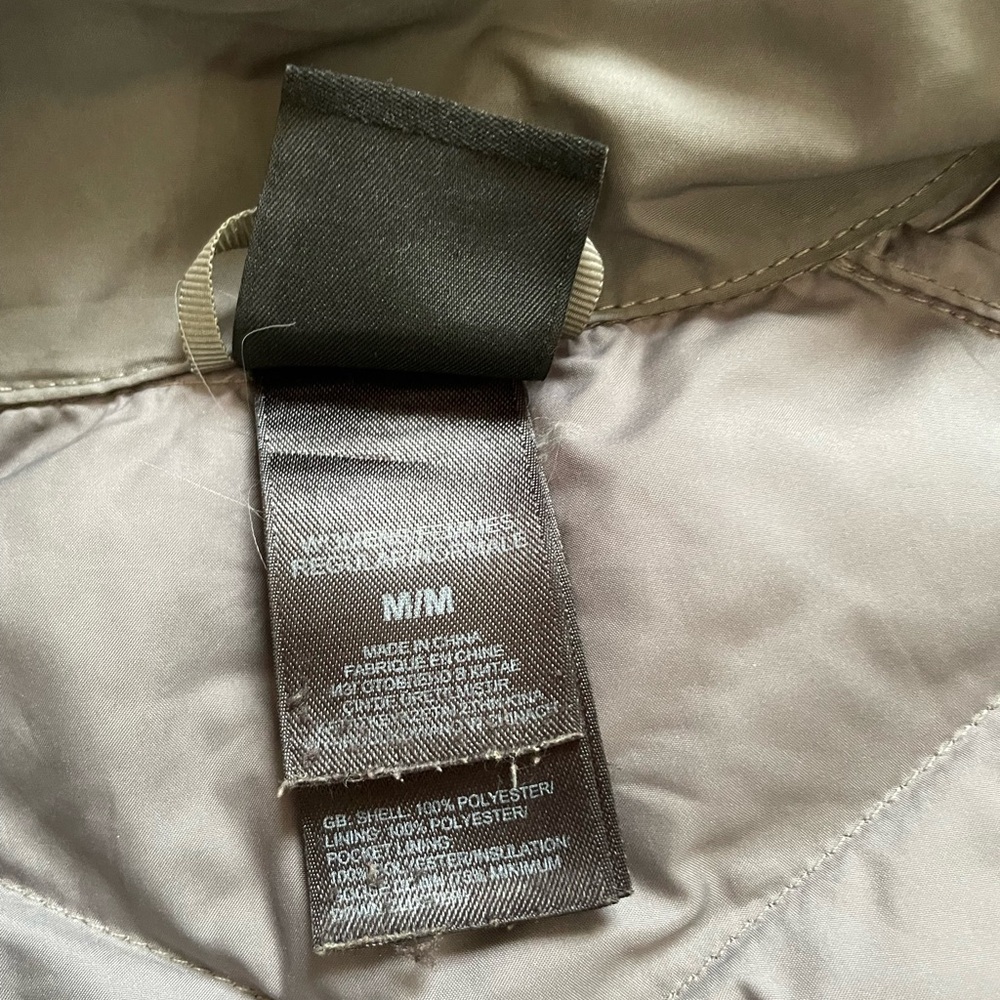 Northface women’s winter jacket, lightweight, grey, size medium. - Picture 4 of 4